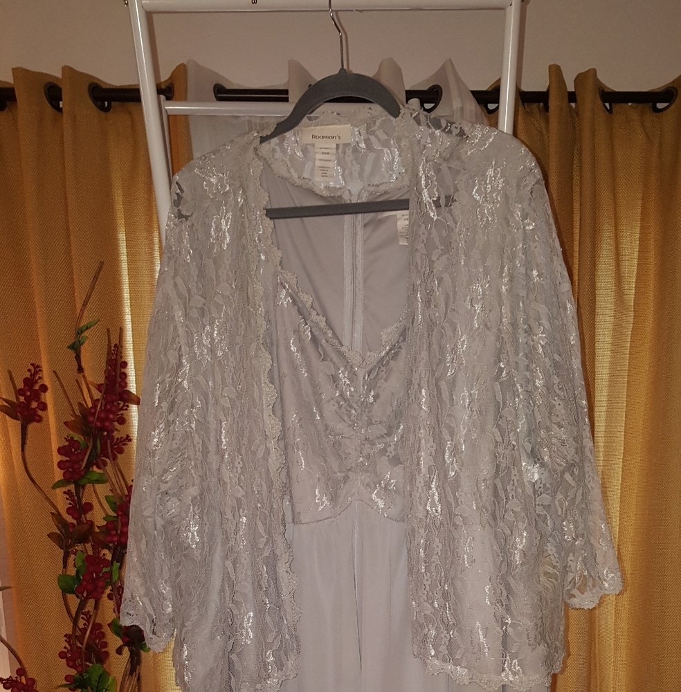 Lace dress/ fancy lace chic look!